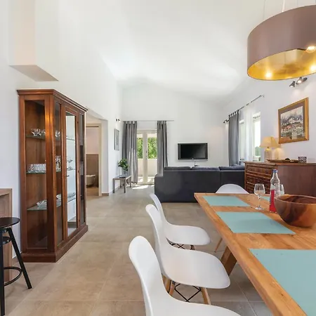 Beautiful In Visnjan With Sauna Casa vacanze Prhati