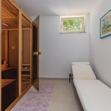 In With Sauna